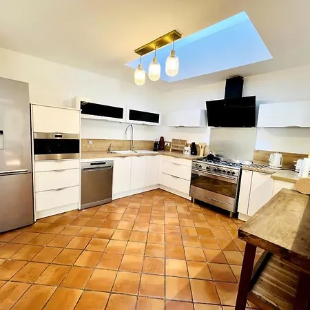 Casa Rochelaise - Jacuzzi بيت للعطل