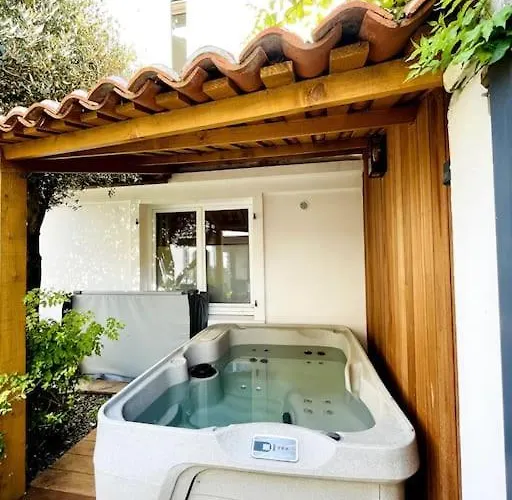 Holiday home Casa Rochelaise - Jacuzzi *